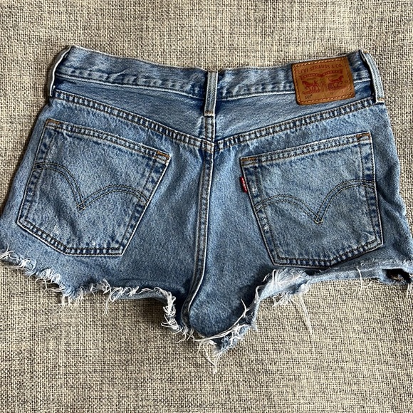 Levi’s Redone shorts - Picture 2 of 5
